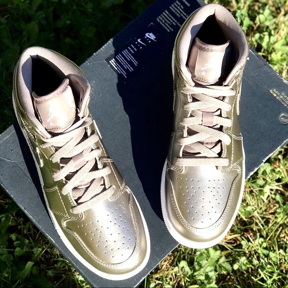 SALE NWT Nike Air Jordan 1 Mid SE GS Metallic - Picture 7 of 8
